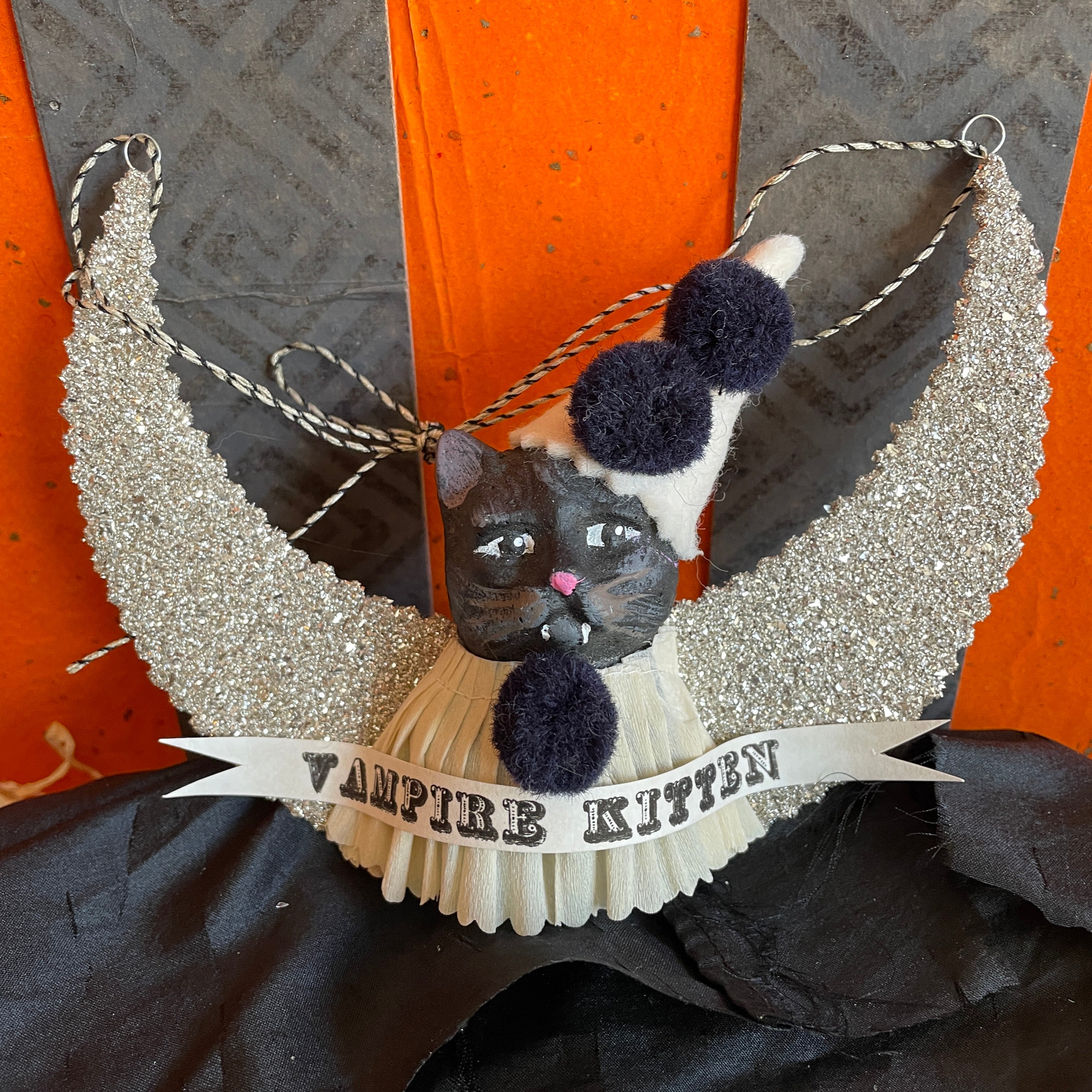 Pierrot Vampire Kittens!