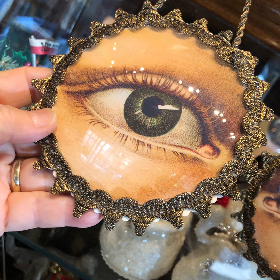 Bewitching Eyes under Convex Glass