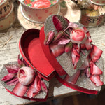 Load image into Gallery viewer, Valentine Gift Box with Vintage Leaves &amp; Roses
