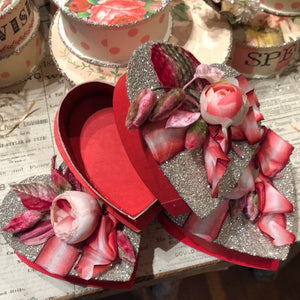 Valentine Gift Box with Vintage Leaves & Roses