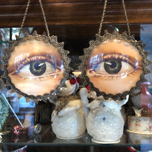 Bewitching Eyes under Convex Glass