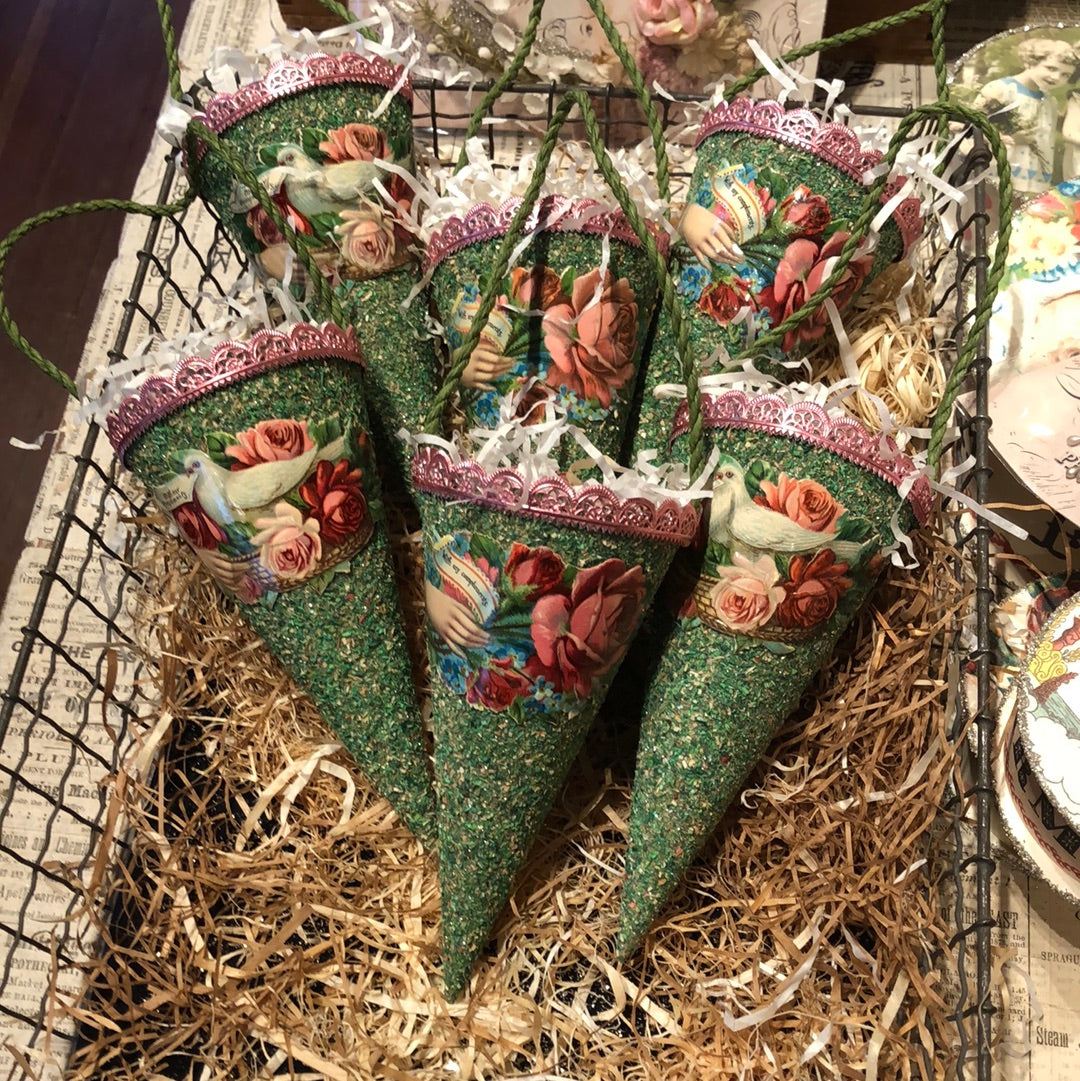 Green Flitter Gift Cones