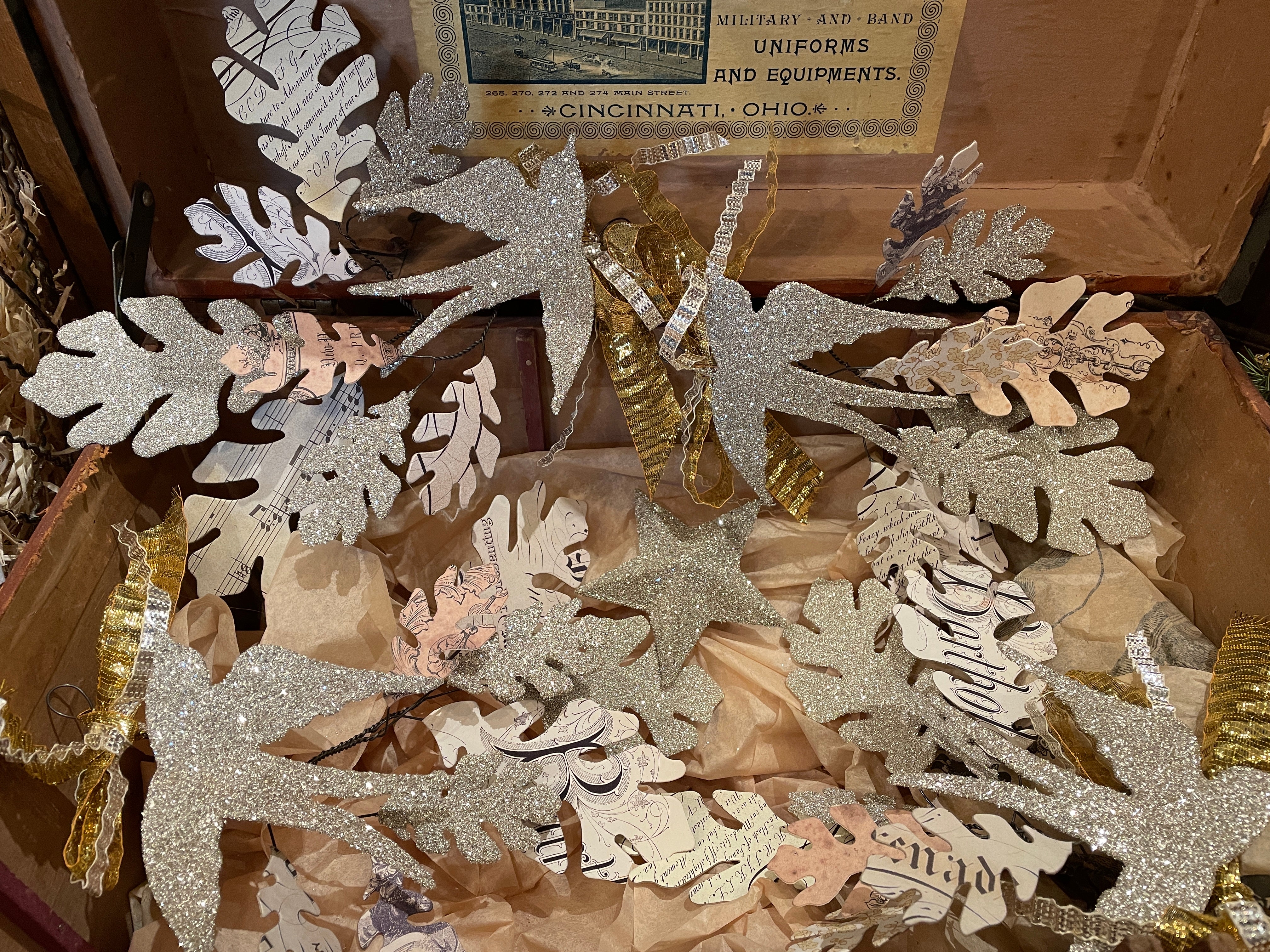 Oak Leaf Spray with Glitter Bird